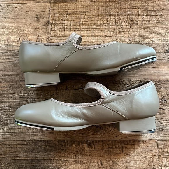EUC Capezio Mary Jane Tap Shoe - Picture 4 of 6
